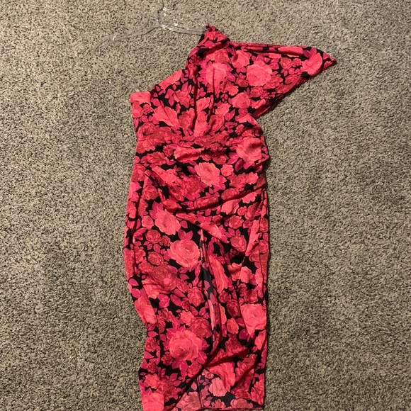 One shoulder, irregular hem, floral print dress. Size large - Picture 6 of 8